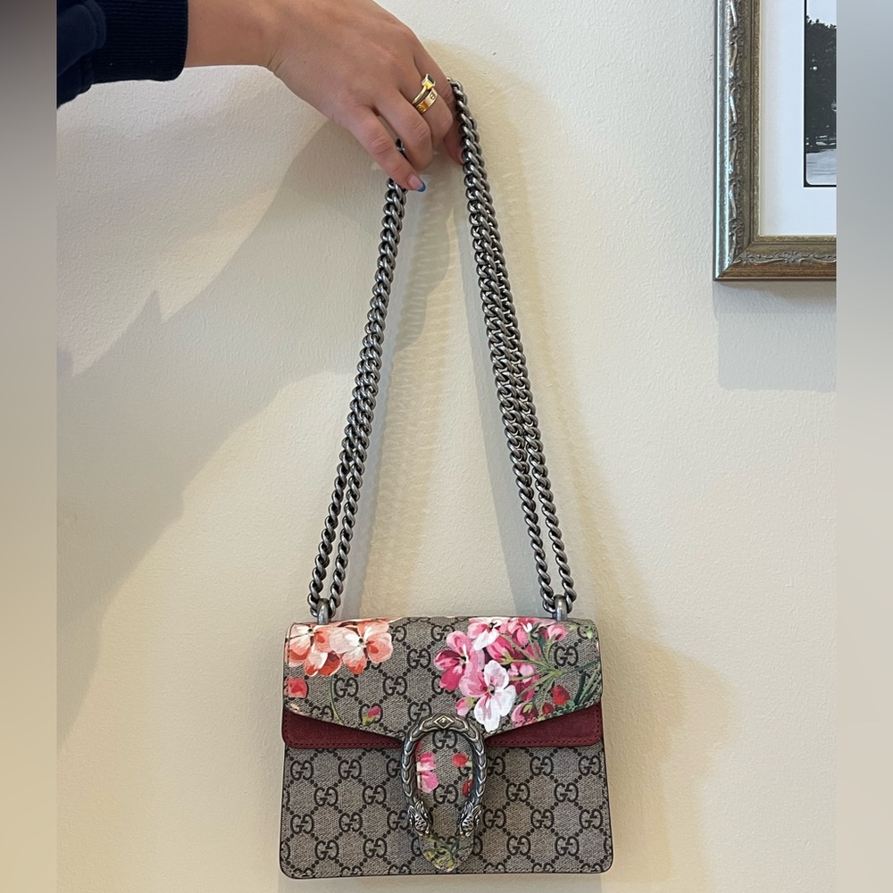 LIKE NEW Gucci Chain Blooms Canvas Purse - Picture 2 of 6